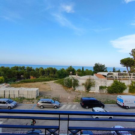 Appartamento Con Piscina Green Bay Village Пинето Экстерьер фото