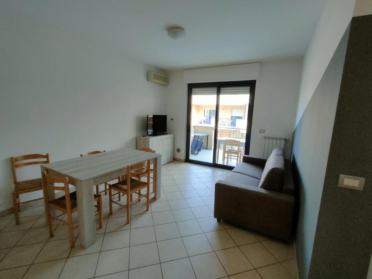 Appartamento Con Piscina Green Bay Village Пинето Экстерьер фото