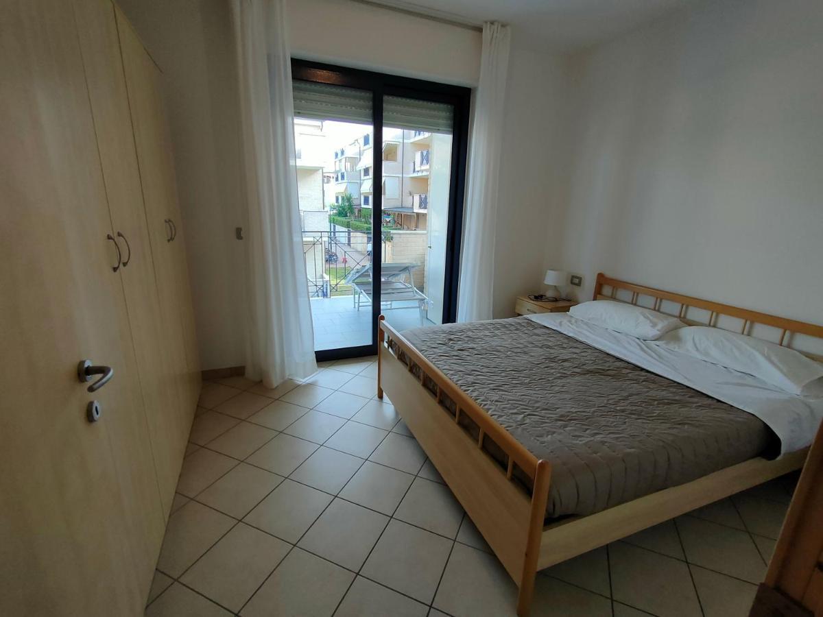 Appartamento Con Piscina Green Bay Village Пинето Экстерьер фото
