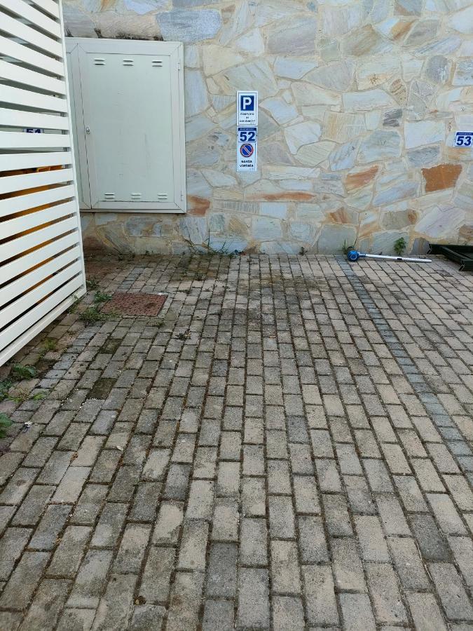 Appartamento Con Piscina Green Bay Village Пинето Экстерьер фото